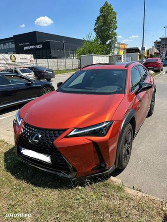 Lexus UX 250h (E-FOUR) Executive Line - 2