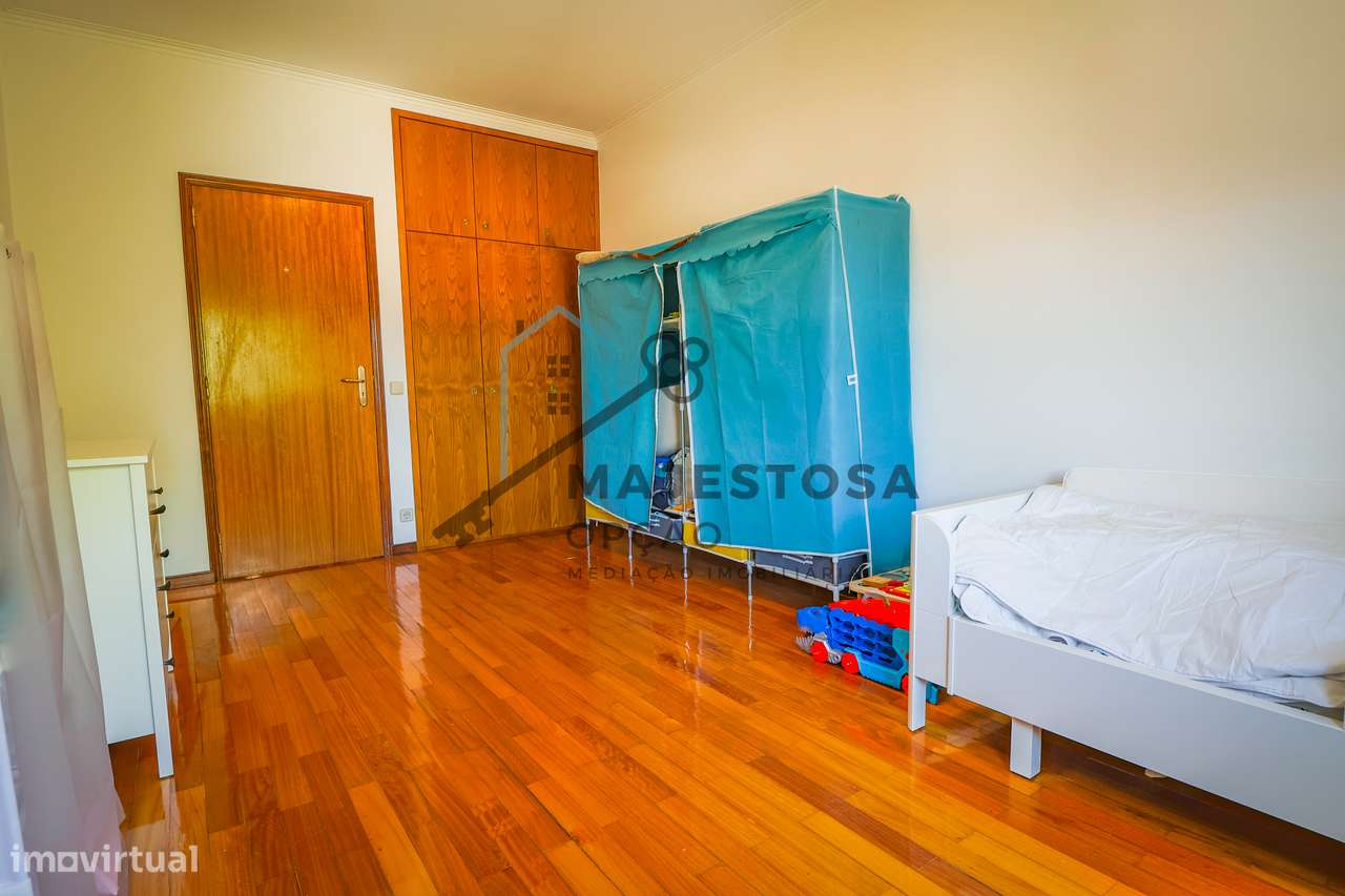 Apartamento T3 no Último Andar com Garagem — Gualtar (Braga)-20