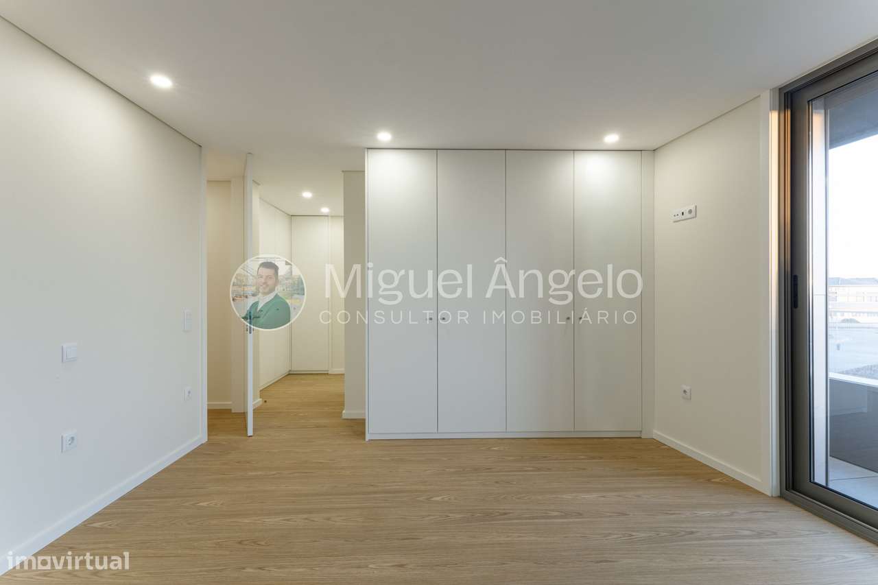 T2 moderno com varanda e garagem no Twins 22 – Espinho-6