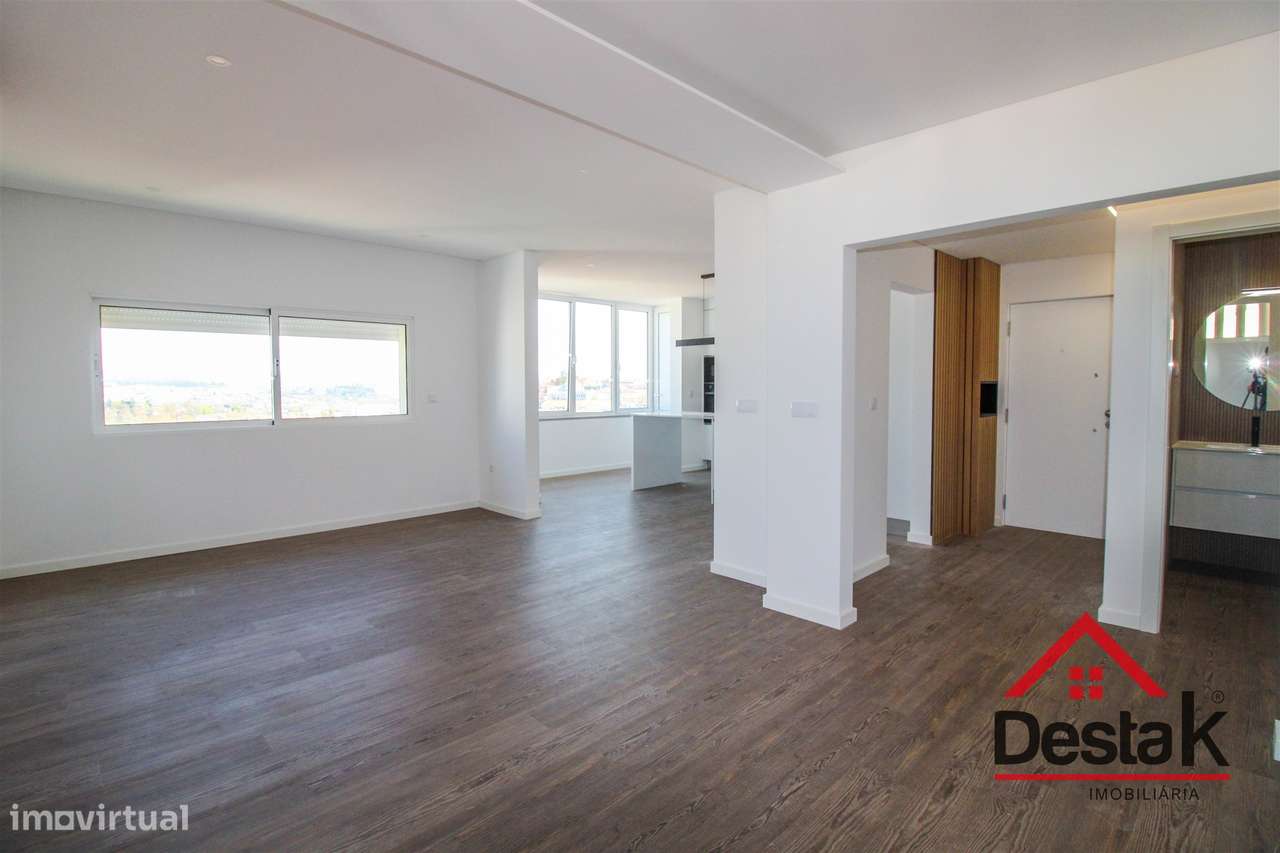 Apartamento T3+1 Renovado no centro de Viseu - Grande imagem: 4/23