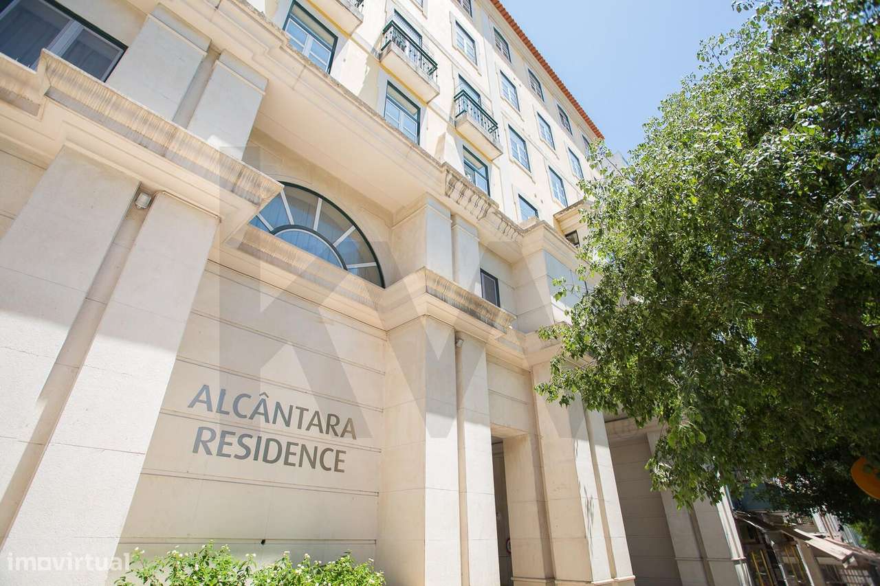 Alcântara | T1 em Condomínio Privado com Piscina, Estacionamento e Seg-0