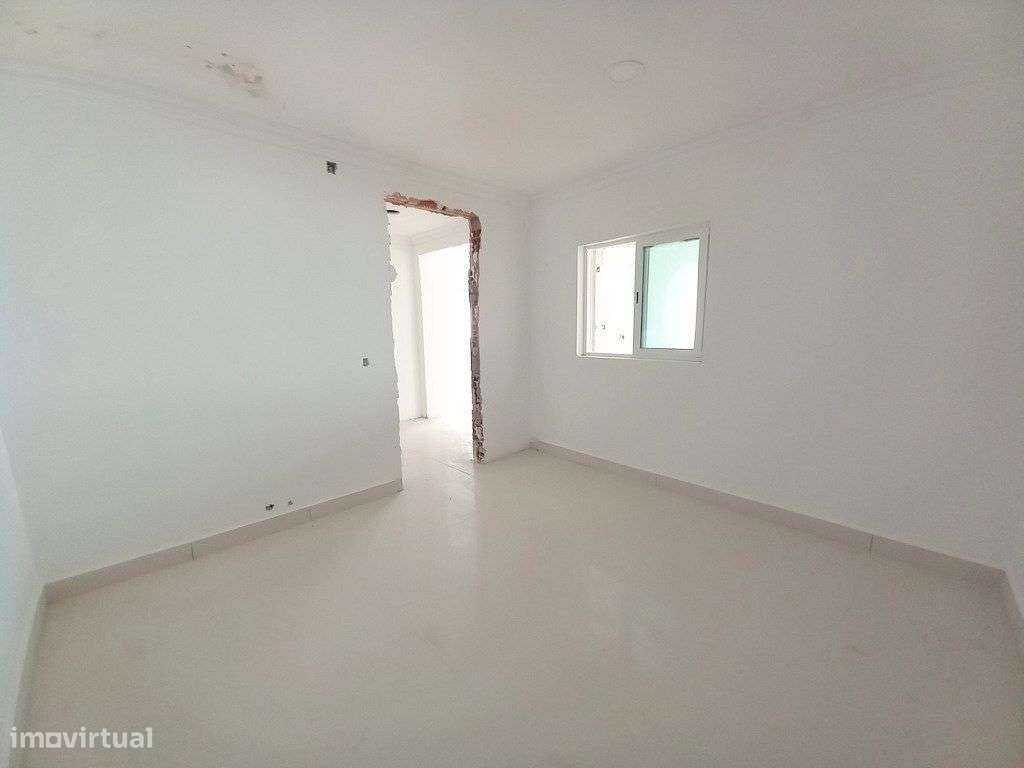 Vivenda Remodelada em Foros de Amora-17