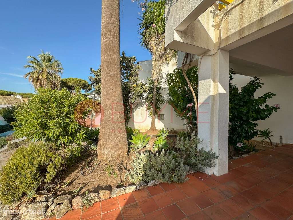 Moradia em Banda T2 em Condomínio com Piscina e Jardins | Vilamoura-25