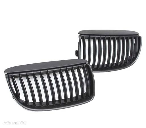 GRELHAS FRONTAIS + FRISO PARA BMW E90 05-08 PRETO - 2