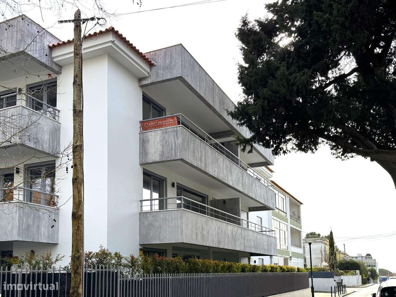 Apartamento T3 novo com estacionamento no centro de Carcavelos-55