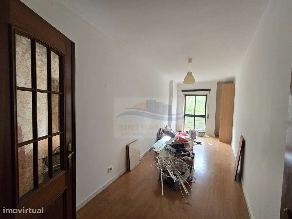 Oportunidade Única em Massamá - T1 Convertido em Espaçoso T2!-6