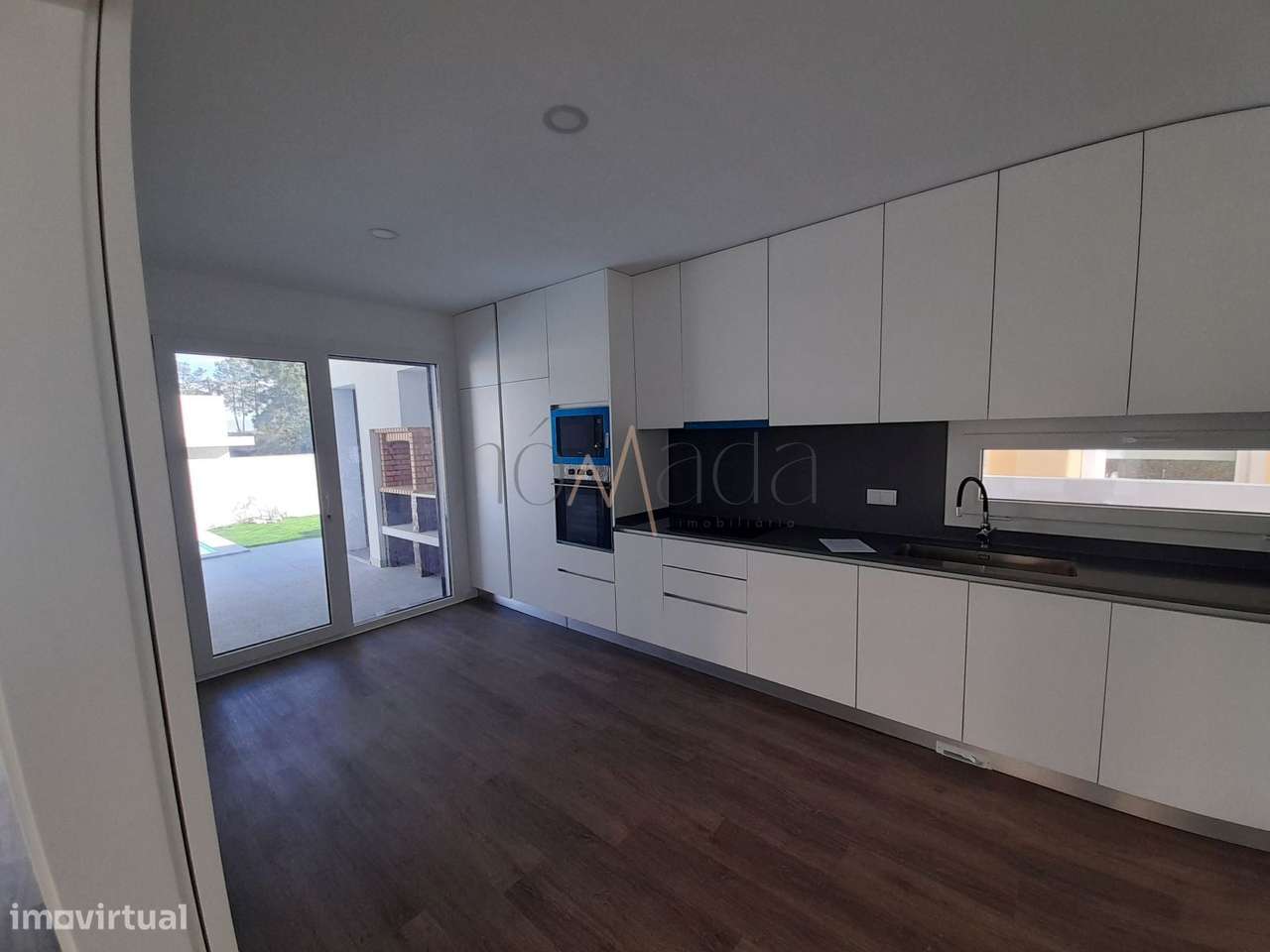 Fantástica moradia localizada no bairro de Valadares, Seixal-9