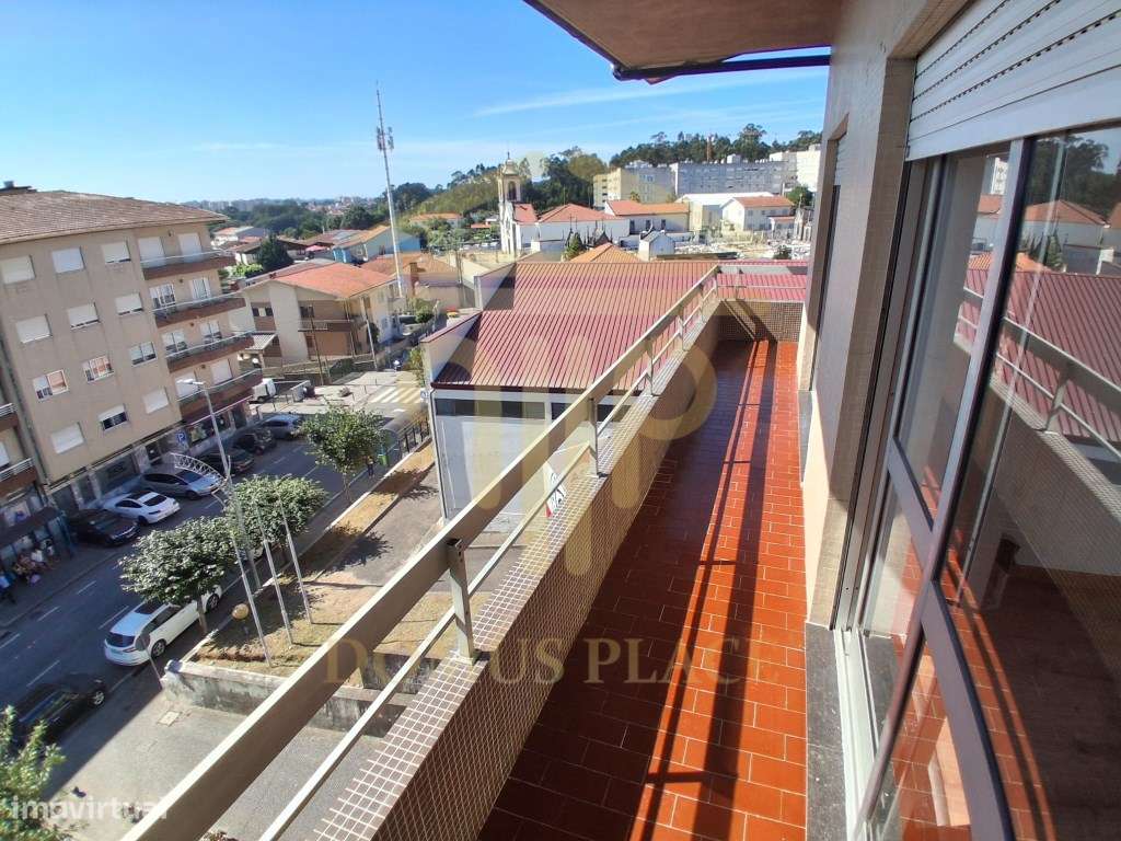 Apartamento T3 Renovado com 3 Frentes, Varandas e Garagem em Fânzer...-14
