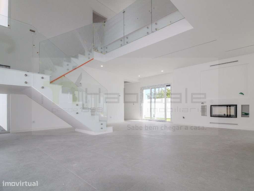 Moradia com Piscina em condomínio a 10 minutos da praia-6