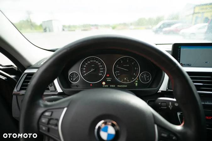 BMW Seria 3 320d Sport Line - 31