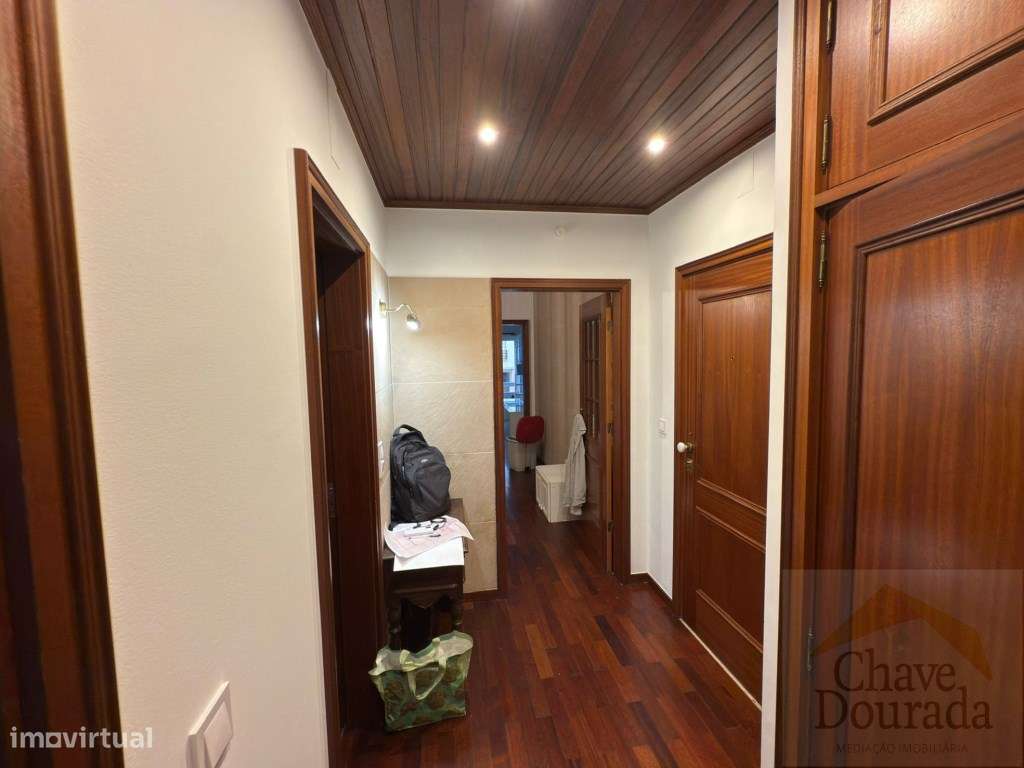 Apartamento T2 com garagem, junto à Avenida Calouste Gulbenkian - Grande imagem: 5/9