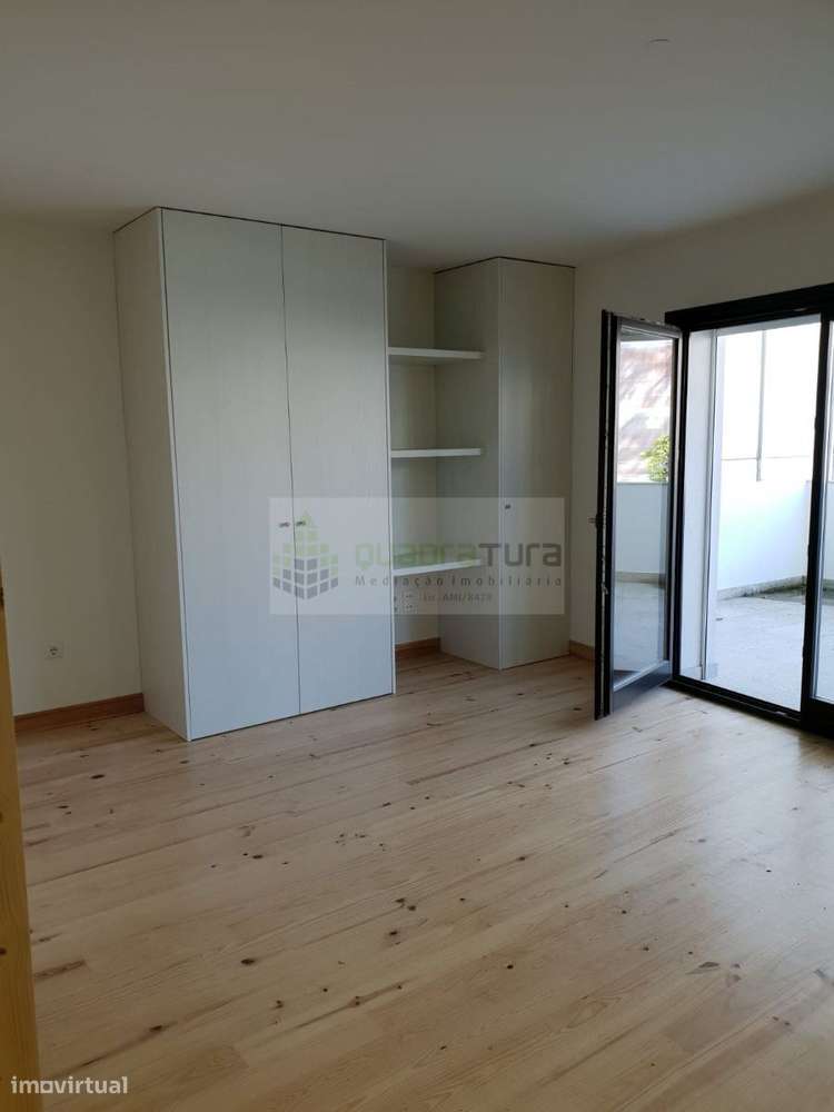 Apartamento T0 Espaçoso e C/ Terraço 24m2 | S. Dinis - Grande imagem: 3/13