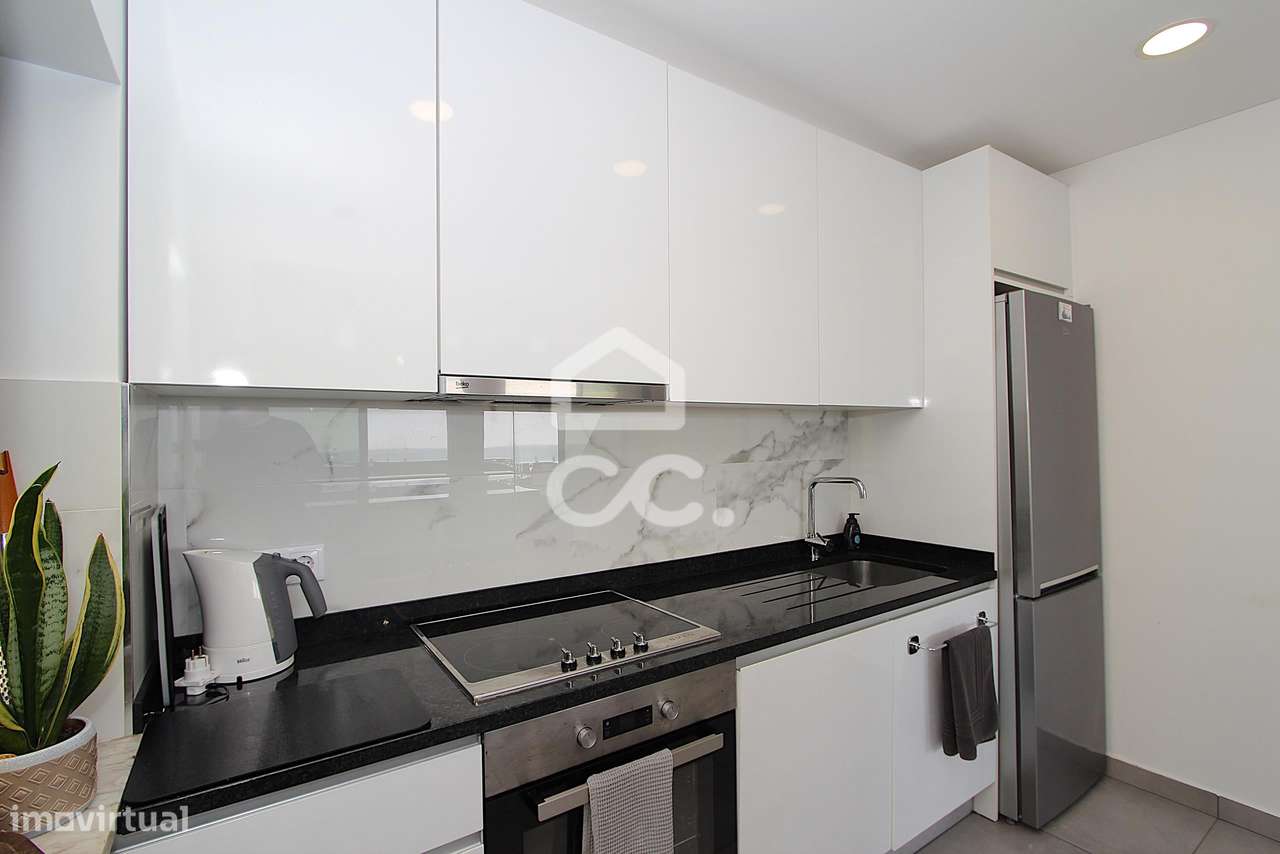 Apartamento T3 Renovado com Vista Mar e Terraço em Armação de Pêra-15