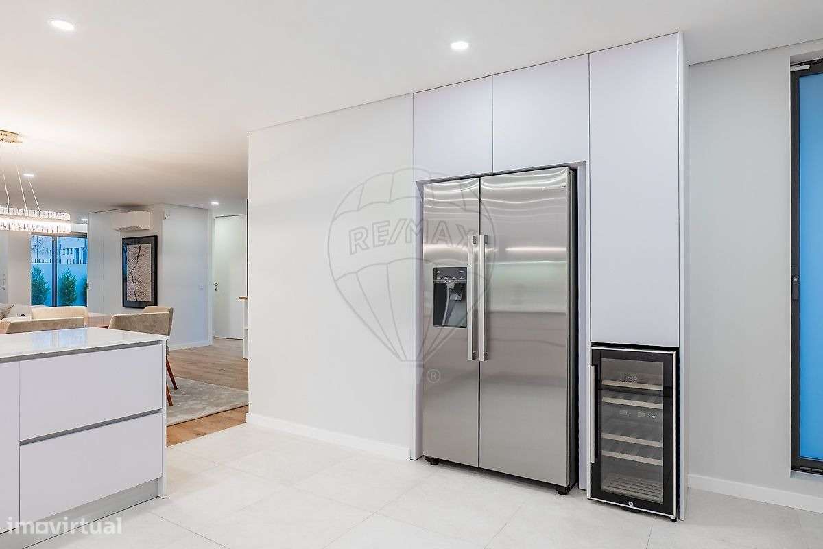 Moradia de Luxo T3+1 com Piscina Aquecida -300m da Praia em Matosinhos-6