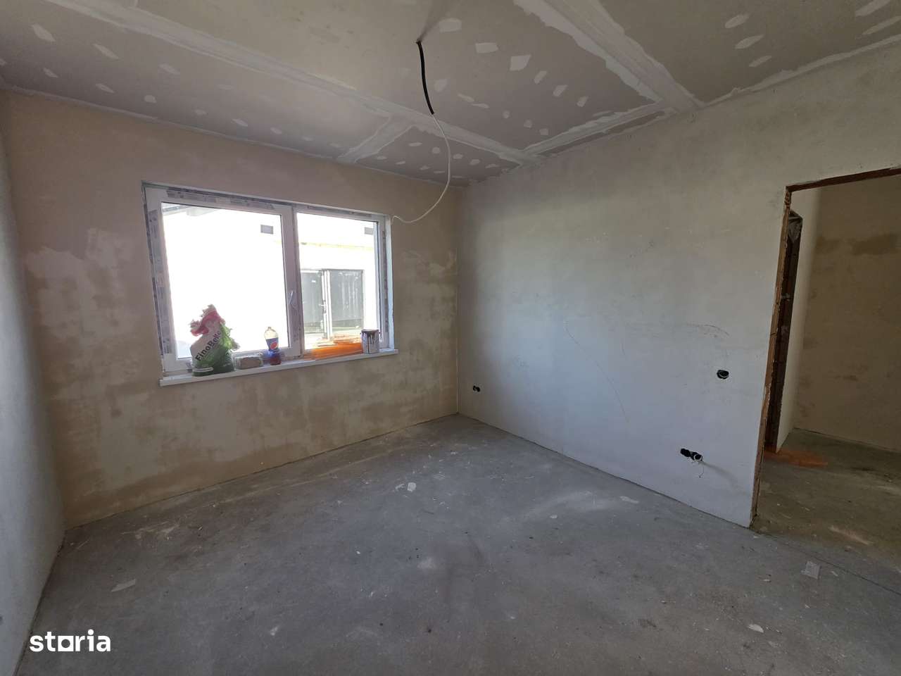 2 case tip parter, 4 camere, 2 bai, 5 arii teren, la cheie + gard-15