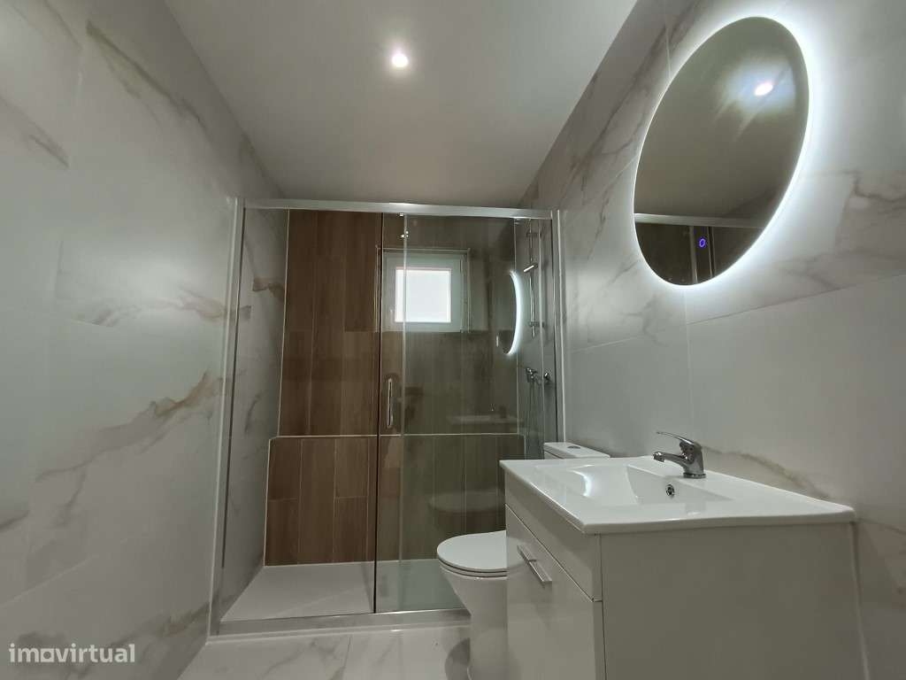 Apartamento T2 Renovado no centro de Camarate, Loures-14