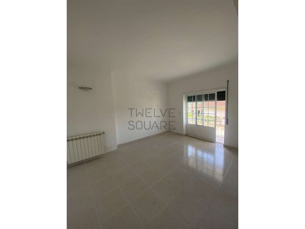 Moradia T2 com Logradouro Exterior no Reguengo do Fétal, Batalha-6