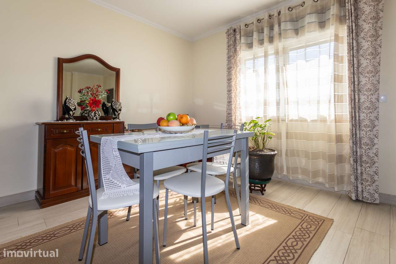 Andar de moradia T3 com terraço e cave muito espaçosa-4