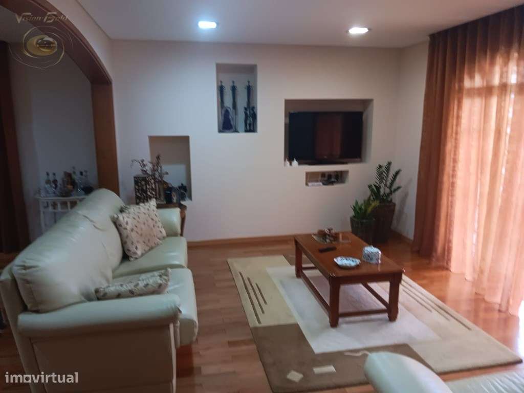 Moradia T3+1 com recheio.-32