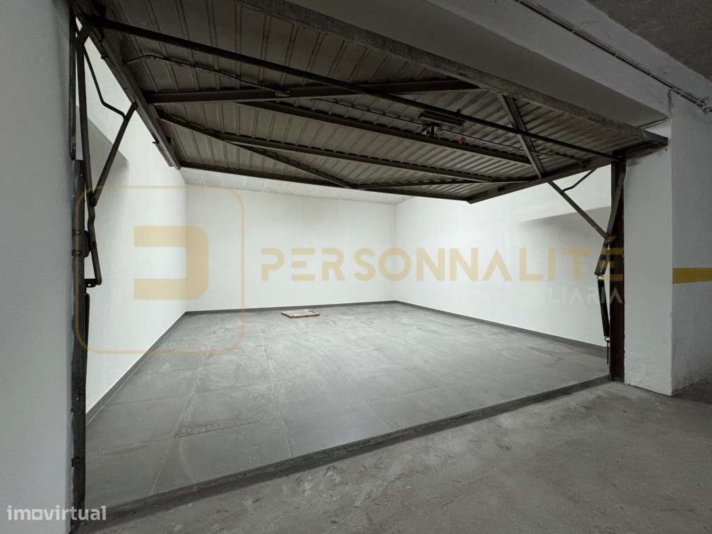 Garagem fechada - 29 m² | Totalmente renovada - Grande imagem: 2/3