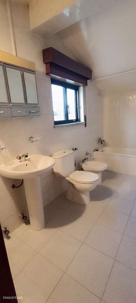 Moradia T6 com Cave, R/Chão e Sótão Aproveitado | A 3 km de Tomar-8