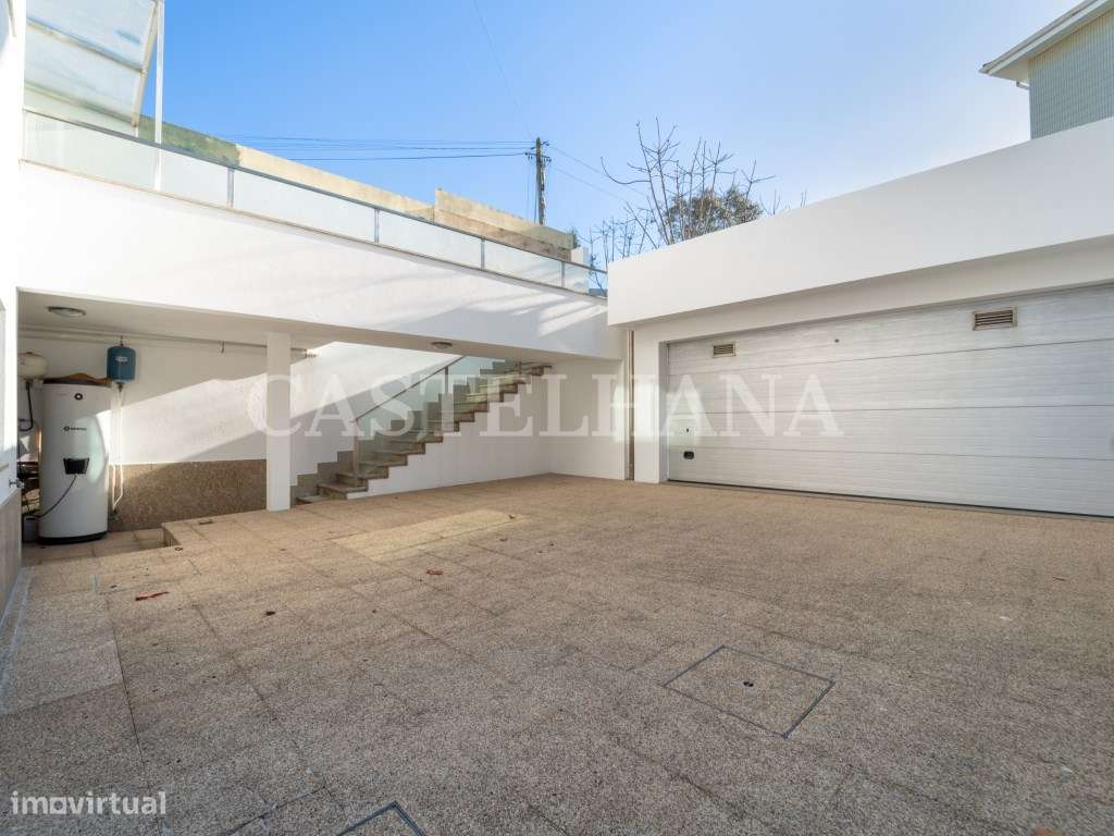 Moradia T4+1 com jardim, terraços e garagem privada, próxima a Mari...-40