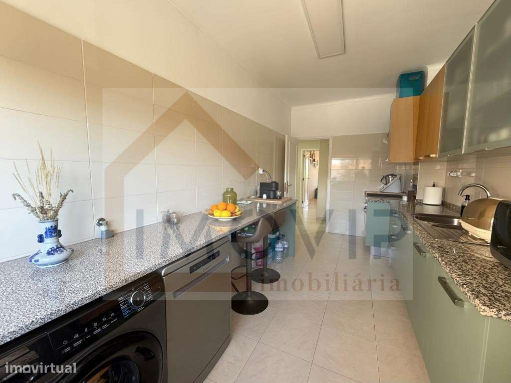 Apartamento T3 totalmente remodelado em zona nobre Setúbal-4