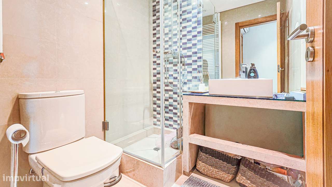 Apartamento T3 com varanda e garagem em Montijo-21