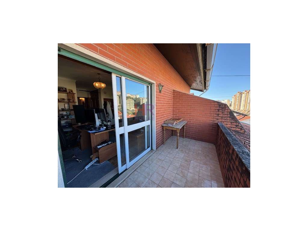 VENDE-SE MORADIA T4+1 COM PISCINA AQUECIDA E GARAGEM.-34