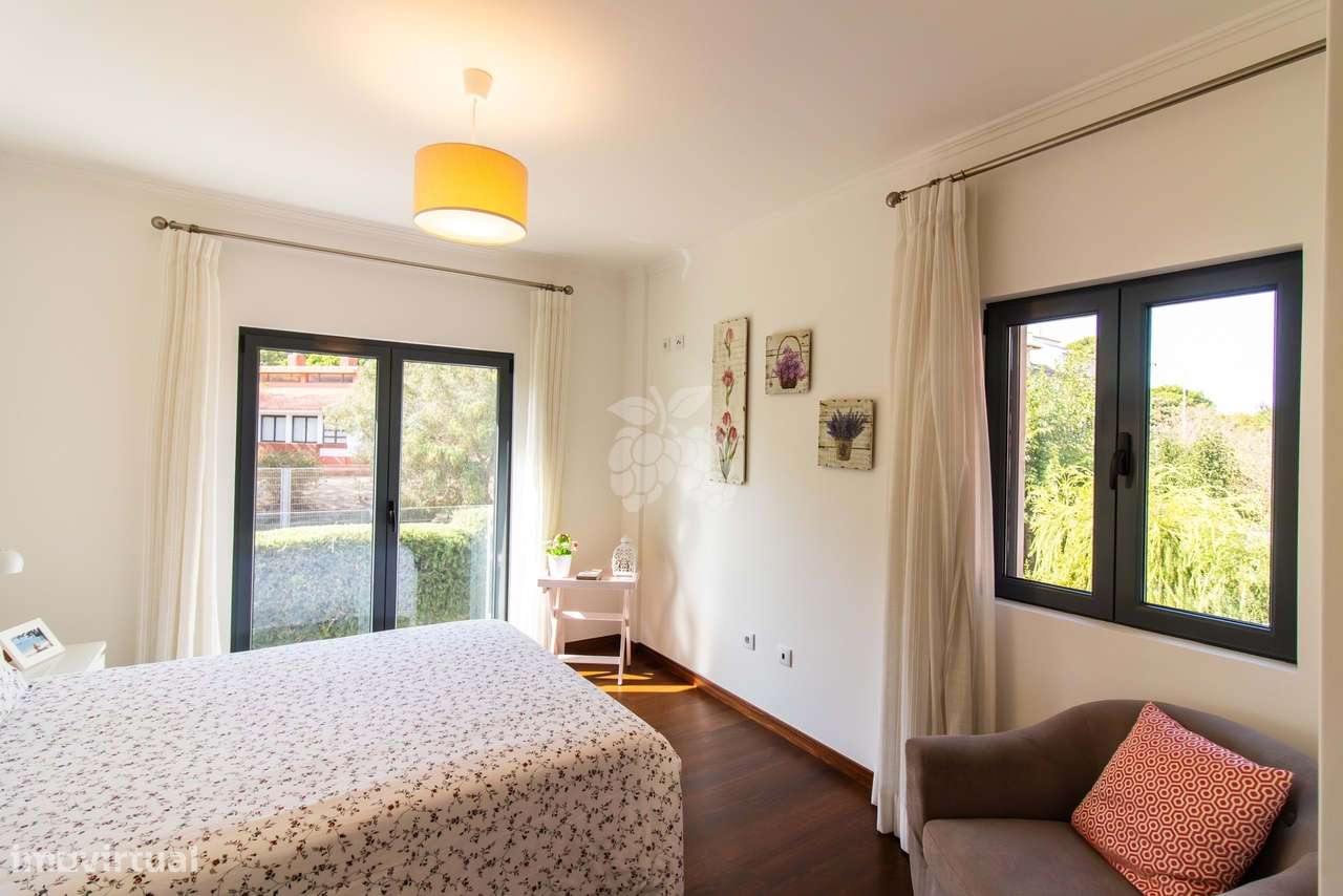 T4 duplex nos "Terraços da Guia" em Cascais com garagem e piscina-21