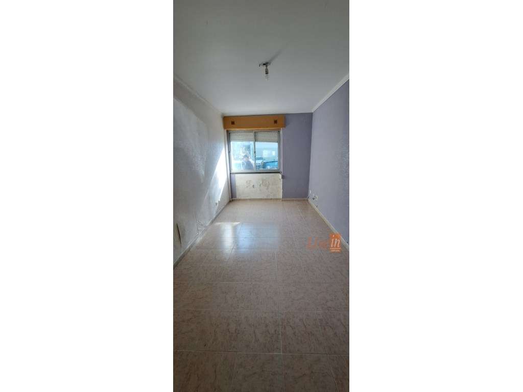 Apartamento T2 em Benfica com Remodelação em curso - Grande imagem: 5/13