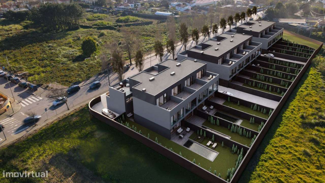 Condomínio de Moradias  em banda   em Francelos .-1