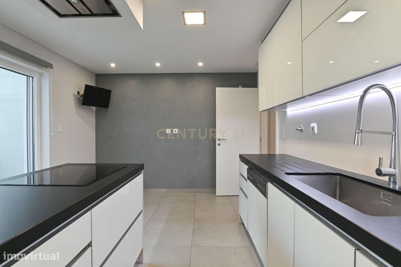 Apartamento T3 de Luxo com Box para 2 Carros — Quinta das Marianas, Pa-11