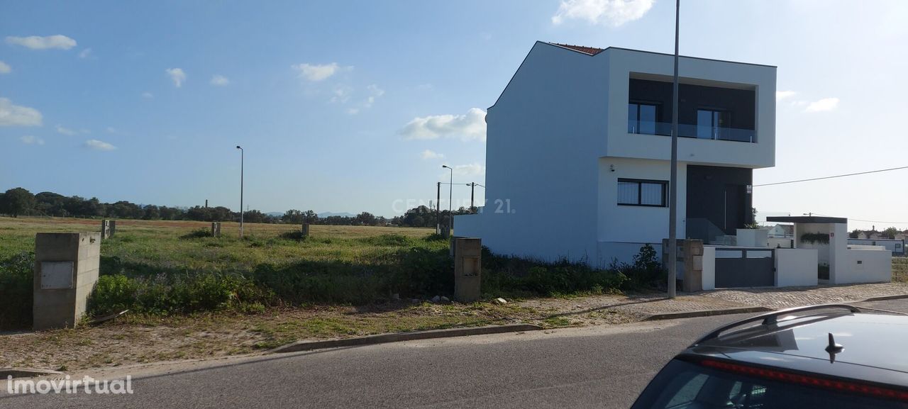 Lote de terreno urbano com 161m2 para construção de moradia de 2 pisos