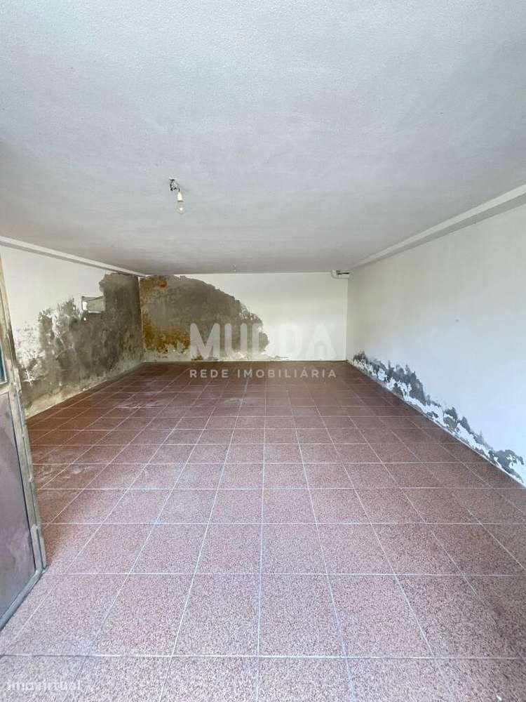 Moradia de 2 Pisos – Excelente Oportunidade em Romariz, Santa Maria da-16