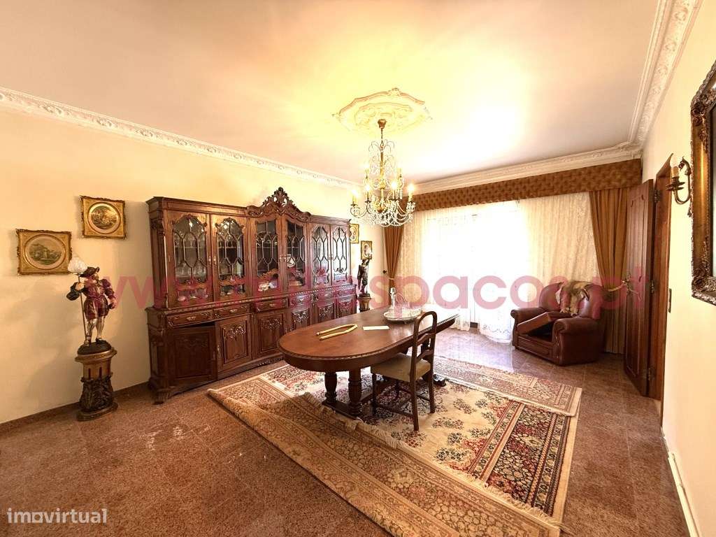 Moradia V6 com Garagem Centro da Cidade-16