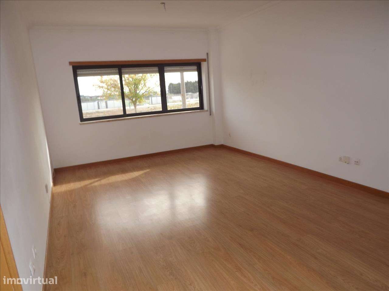 Apartamento T2 espaçoso na freguesia do Afonsoeiro - Grande imagem: 4/22