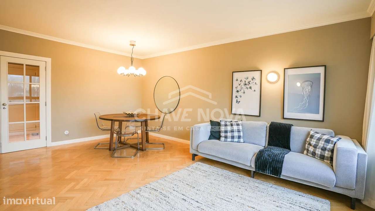 T2 Renovado c/ Lugar de Garagem na Alameda Jardins da Arrábida-2