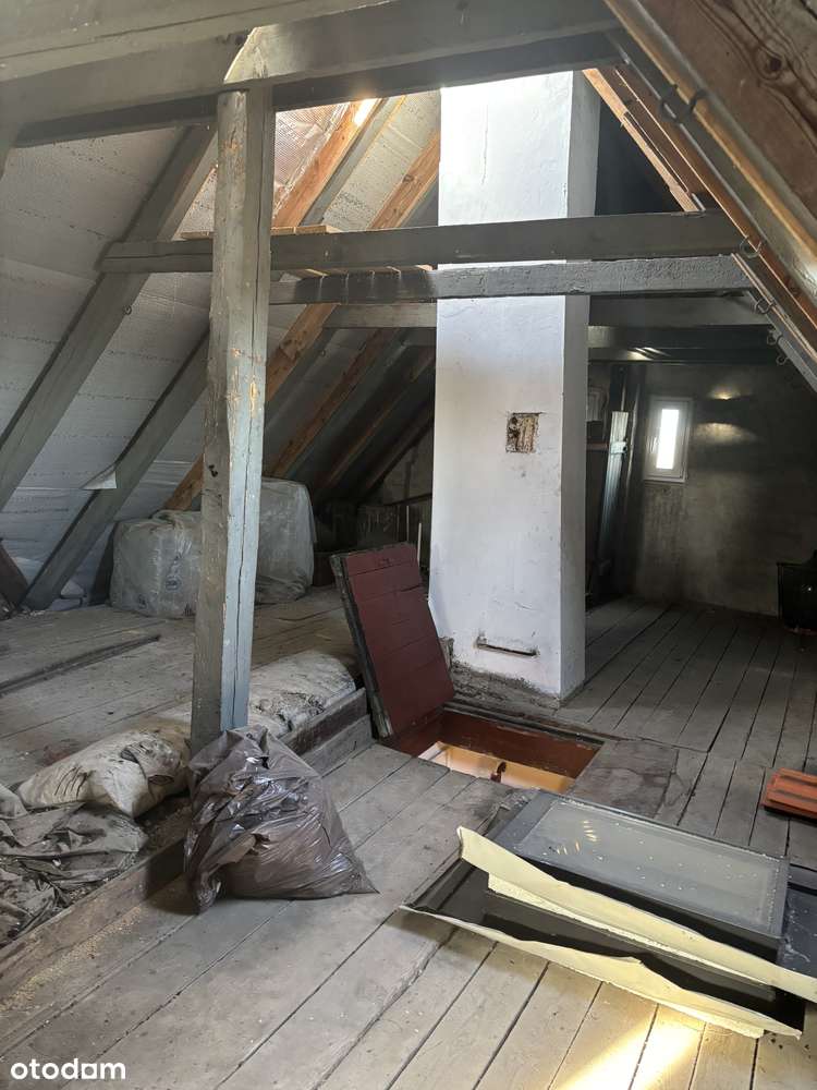 Okazja! Samodzielna góra domu, ładna działka,kameralne miejsce.-19