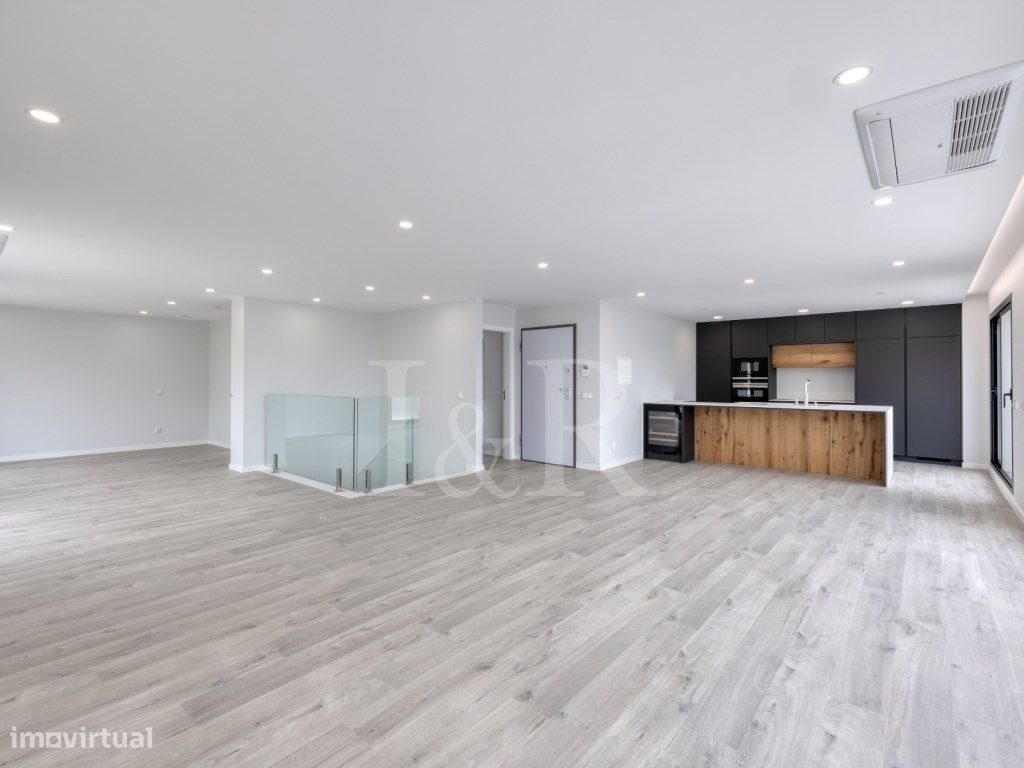 Penthouse T4 duplex, nova, com fantástico terraço, Alcochete - Grande imagem: 1/58