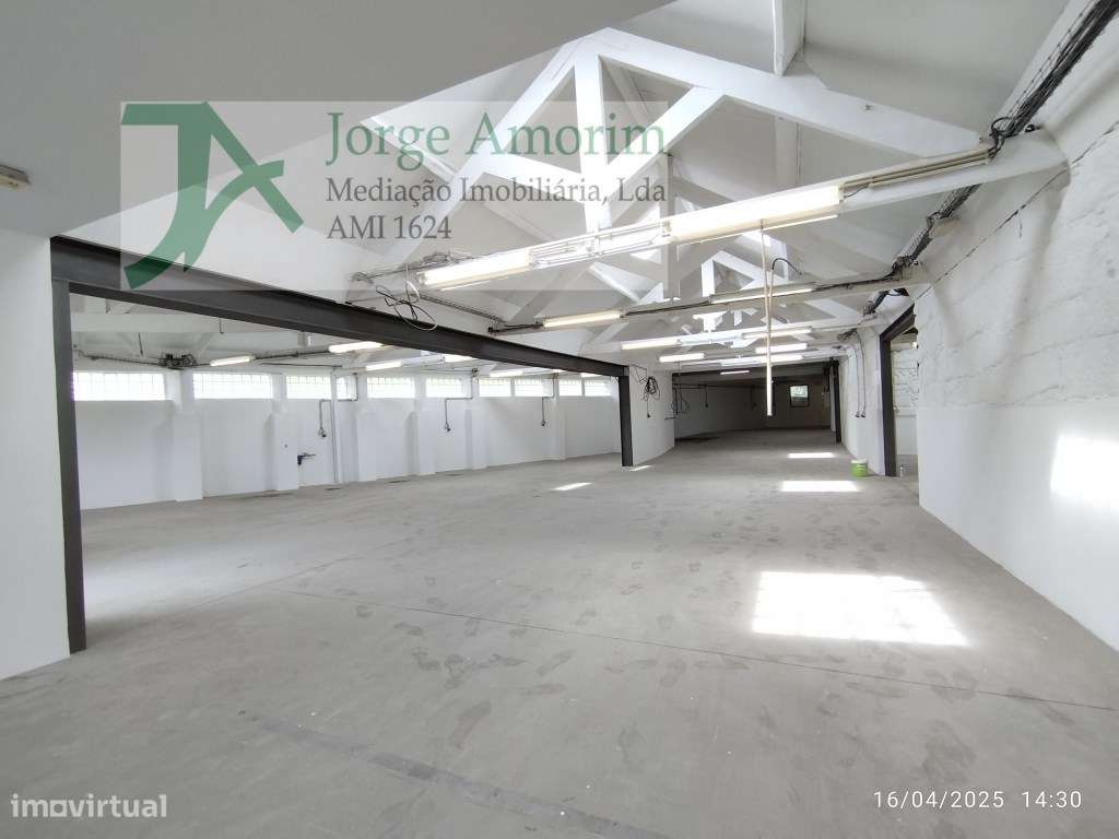 Armazém industrial com 1400 m2. Frente para A.E - A43 Porto - Gondo...-15