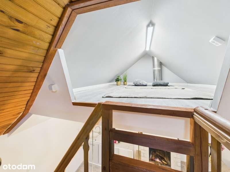 KRYNICKIE, gm. Zabłudów - kompaktowy drewniany domek we wsi.-9