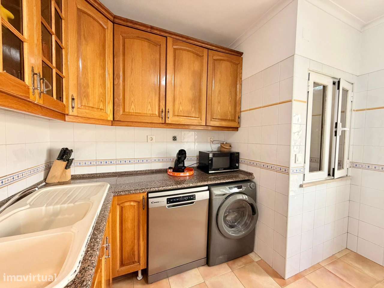 Apartamento T2 com arrecadação - zona Conquinha-7