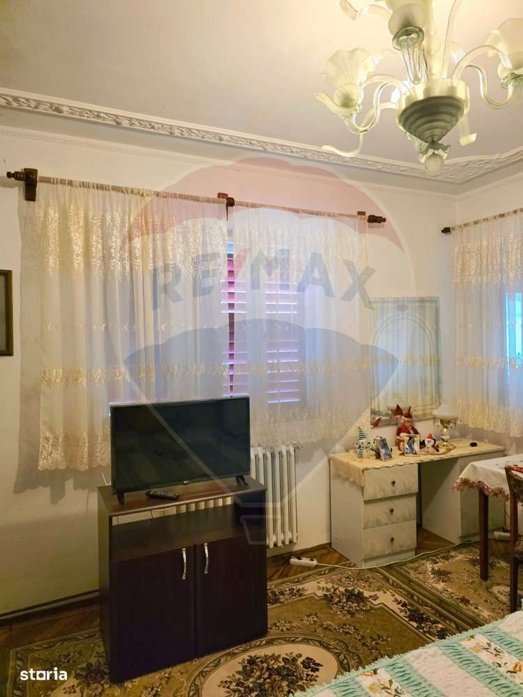 Casa cu 5 camere de vanzare in centrul orasului Talmaciu-19