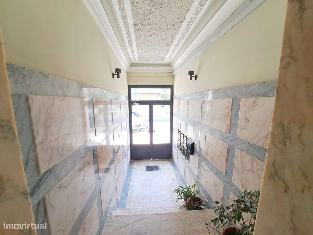 Apartamento T2 com pátio para venda em Algueirão-Mem Martins - Sint...-8