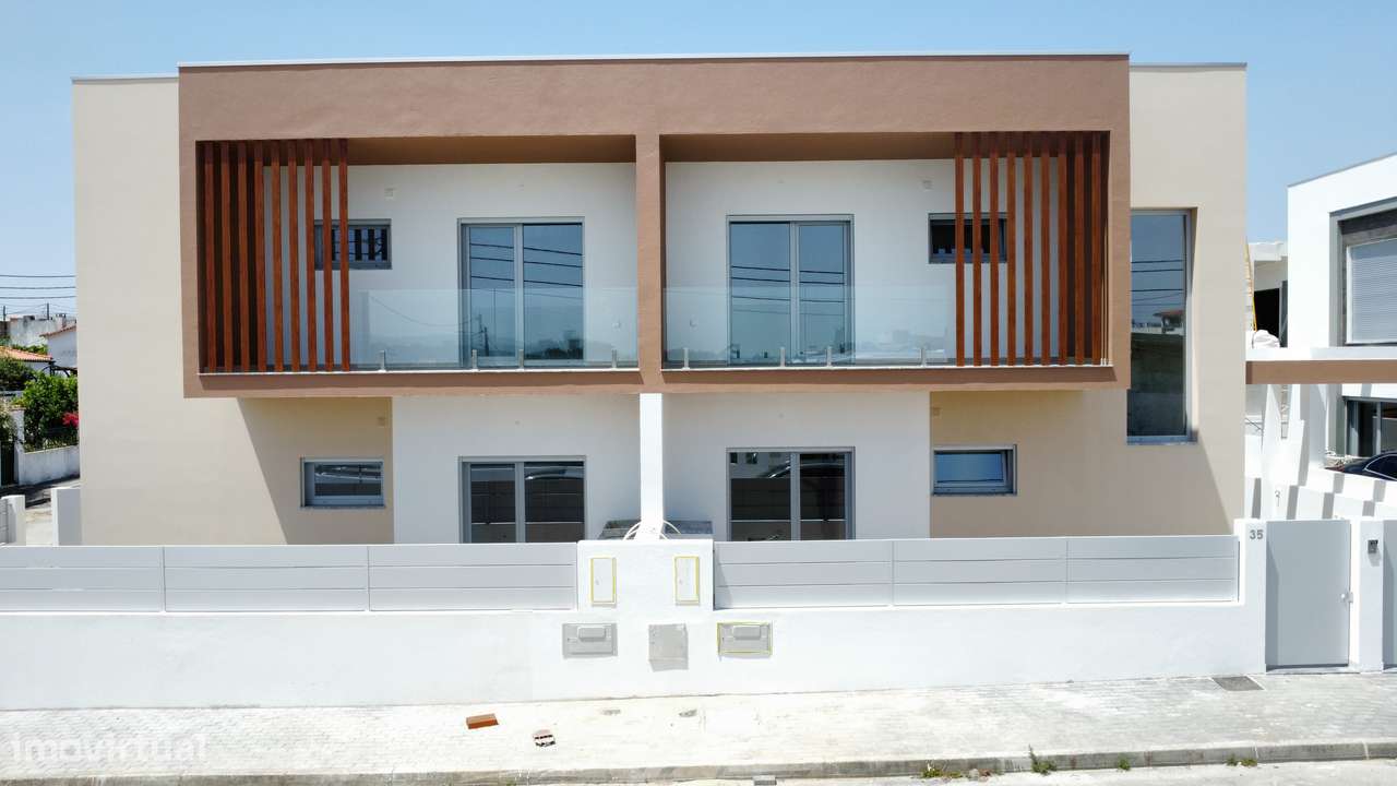 Oferta 1% do valor de aquisição - Moradia Geminada T3 com duas Suítes - Grande imagem: 2/51