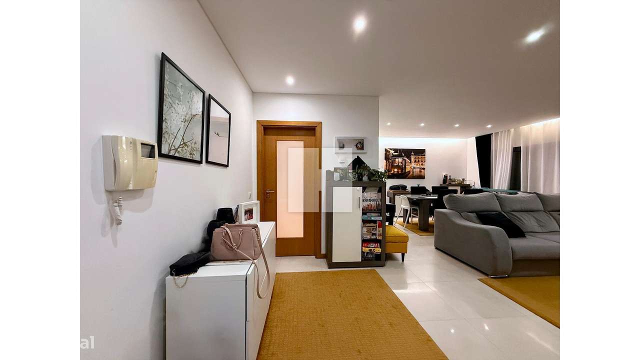Apartamento T3 c/ Garagem-1