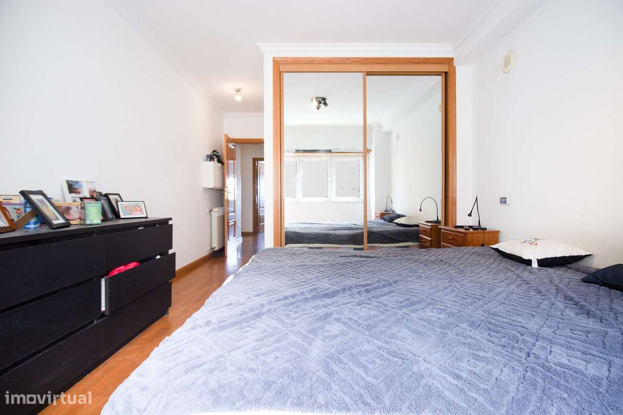 Apartamento T2 com garagem em Nova Carnaxide-13