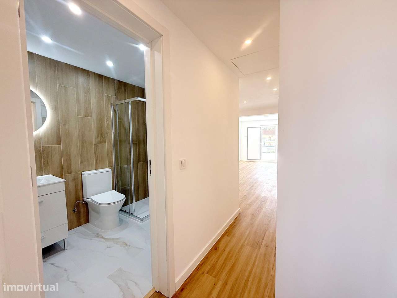 T2 remodelado c/ varanda e vista rio!-14