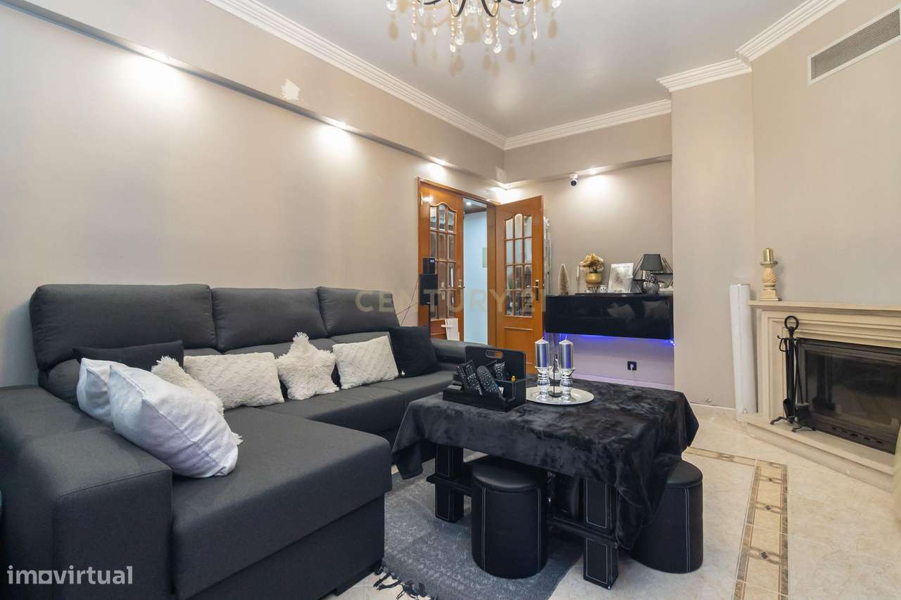 Magnifico T2, no Laranjeiro, perto do Alfeite, construção de 2002, pré-6